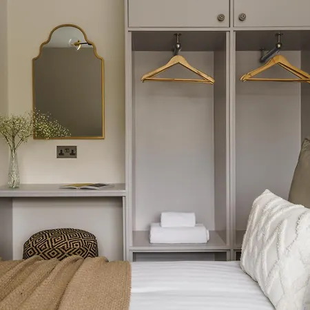 Robins Nest, The Old Bank House *