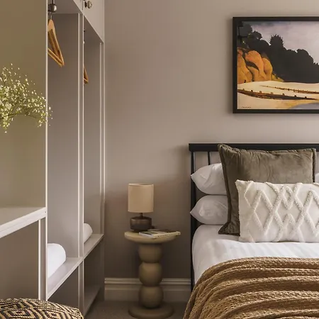 Robins Nest, The Old Bank House *