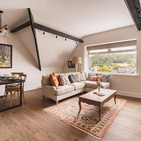 Robins Nest, The Old Bank House