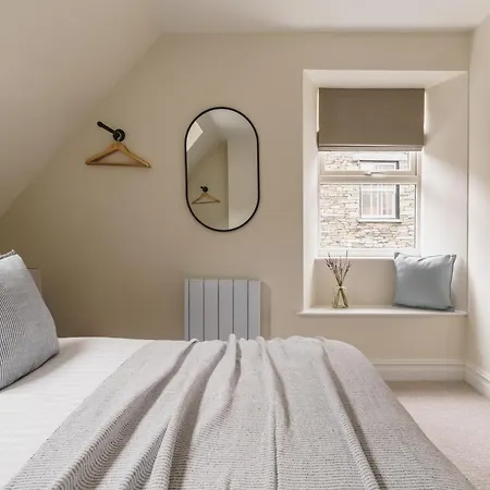 Robins Nest, The Old Bank House