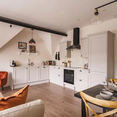 Robins Nest, The Old Bank House Apartment *